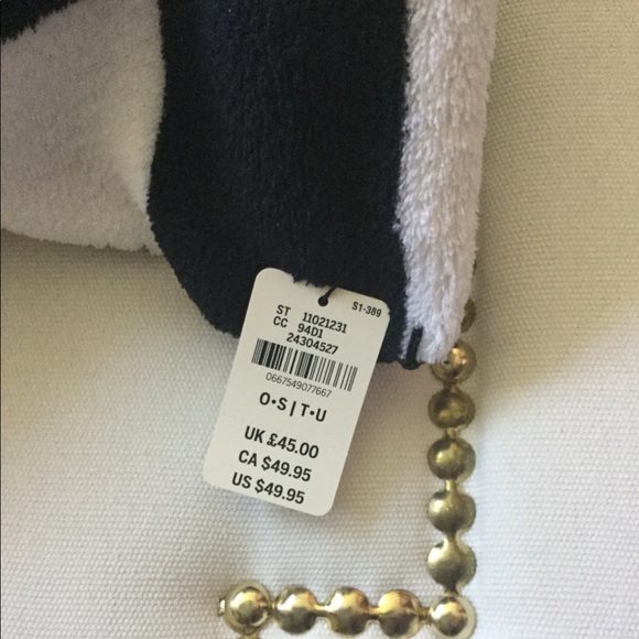 💗🖤VS Pink Snowflake Fleece Blanket🖤💗 - Picture 6 of 6